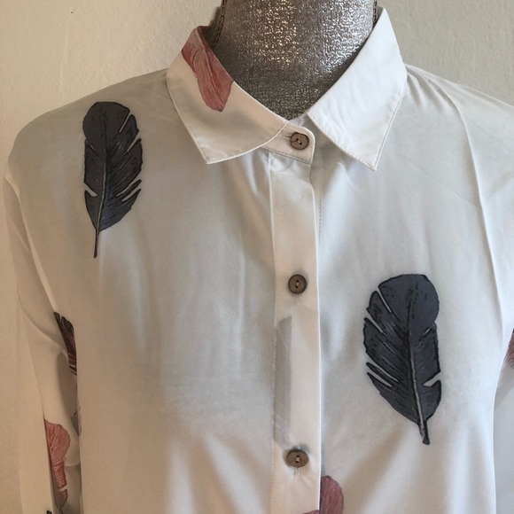 Patterned Button Down Long Sleeve blouse - Picture 4 of 7